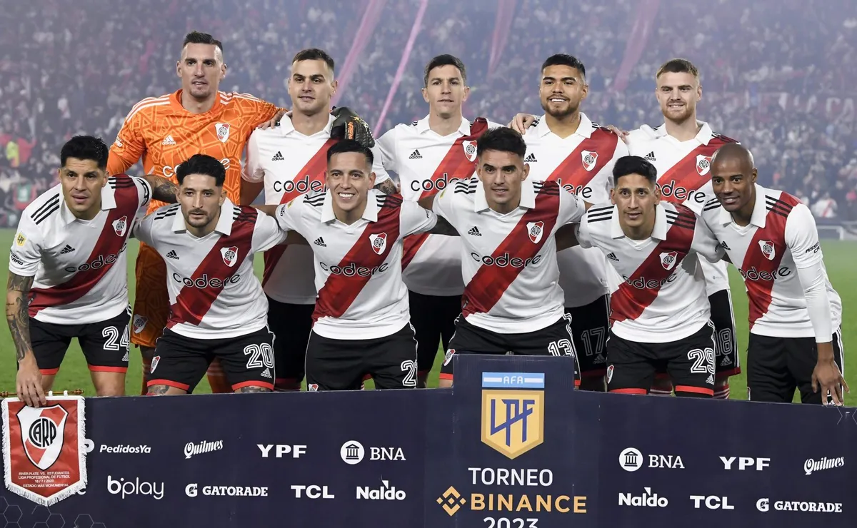 La Fiore quiere a una figura del Más Grande.