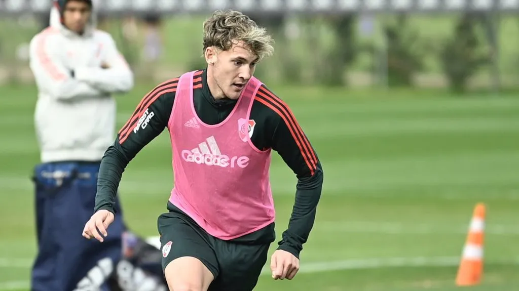 El flamante refuerzo de River y sus primeros movimientos en Ezeiza.