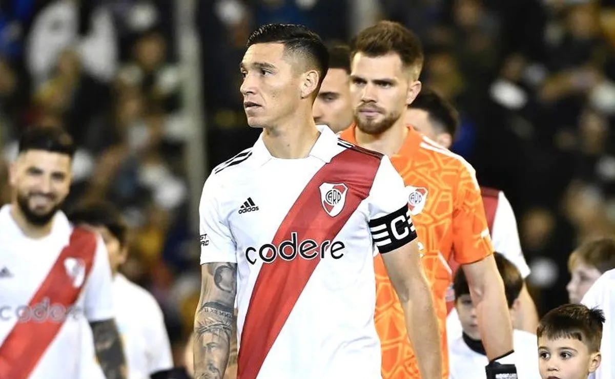 El Coloserá titular como volante central frente a Estudiantes.