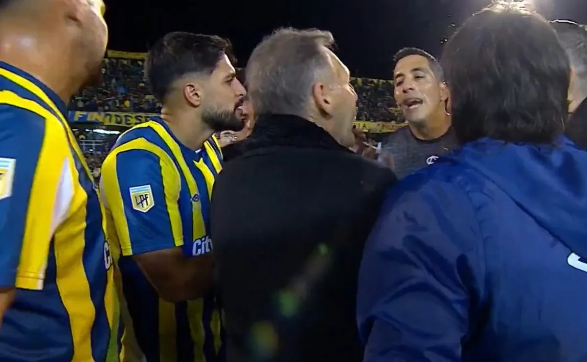 El técnico de Central se fue enojado por los minutos adicionados por el juez.