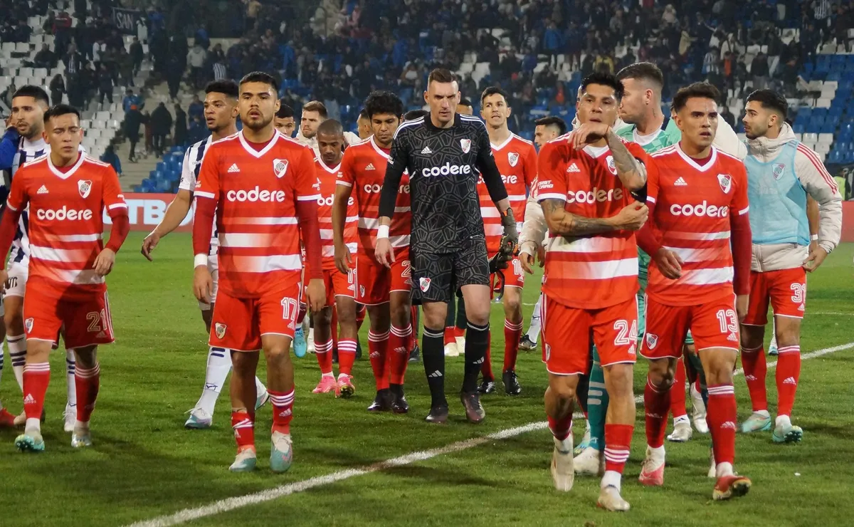 River tuvo una noche para el olvido y quedó rápidamente eliminado en la Copa Argentina.