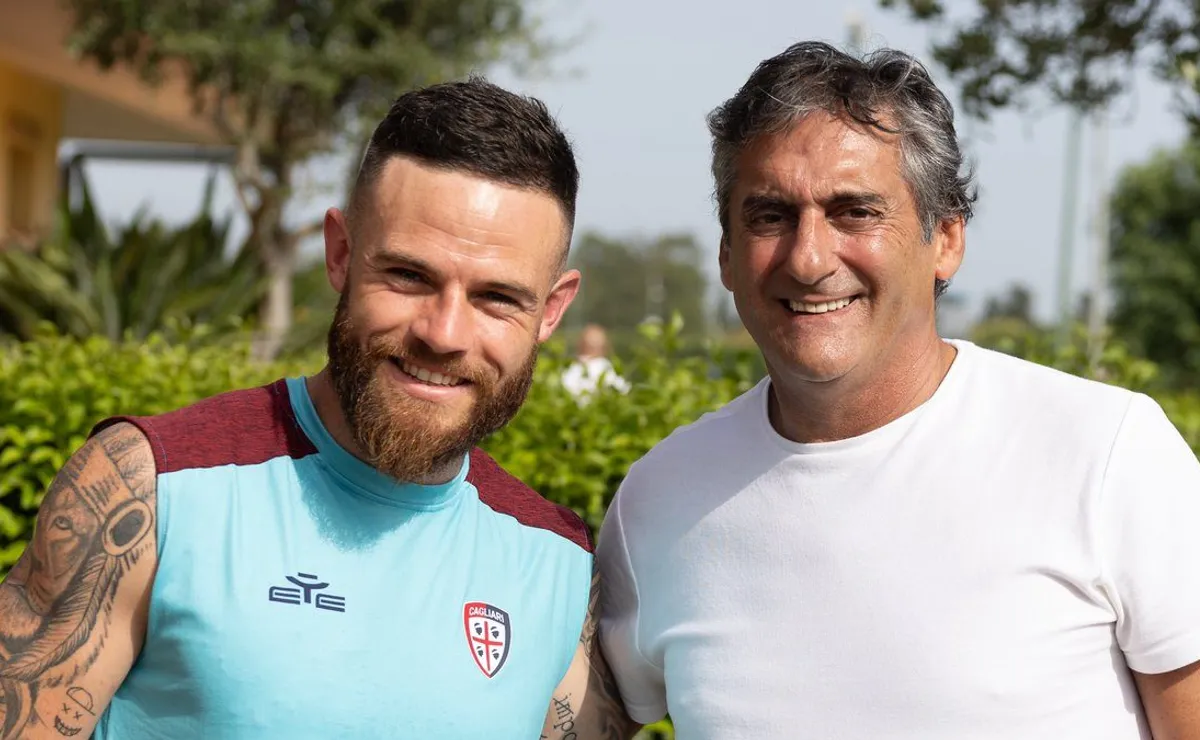 La foto del Príncipe con el ex volante del eterno rival.