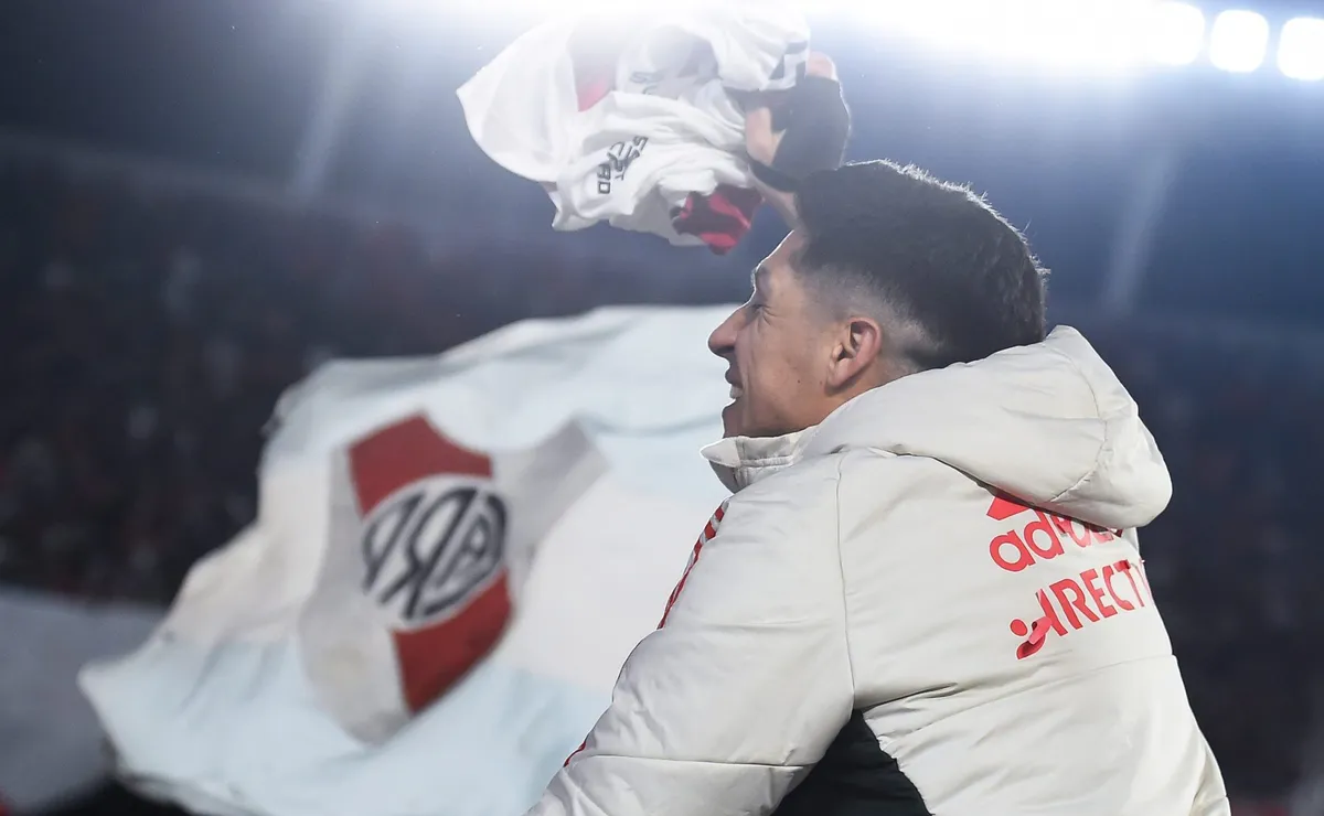 El capitán millonario festejó colgado de la Sívori, como un hincha más.