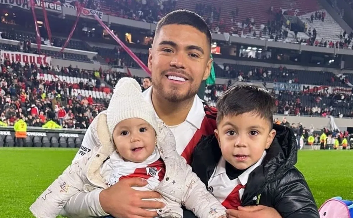 Paulo junto a sus hijos, Antonela y Agustín.