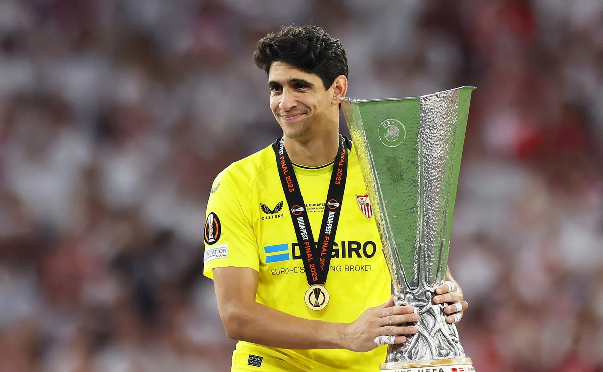 El arquero salió campeón de la última Europa League con Montiel, Lamela y Ocampos como compañeros.