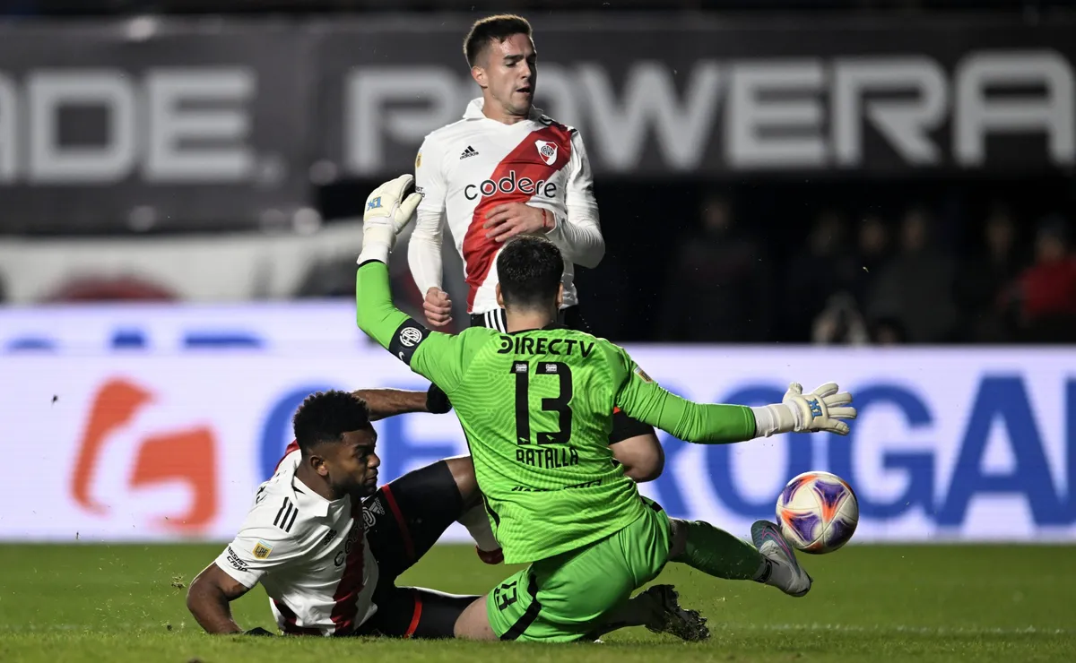Batalla tuvo una atajada descomunal y salvó a San Lorenzo de la derrota. Foto: LPM / Diego Haliasz.