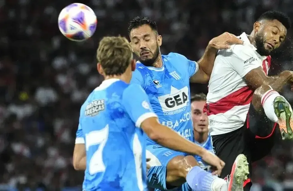 River superó 3-0 a Racing de Córdoba en Santiago del Estero.