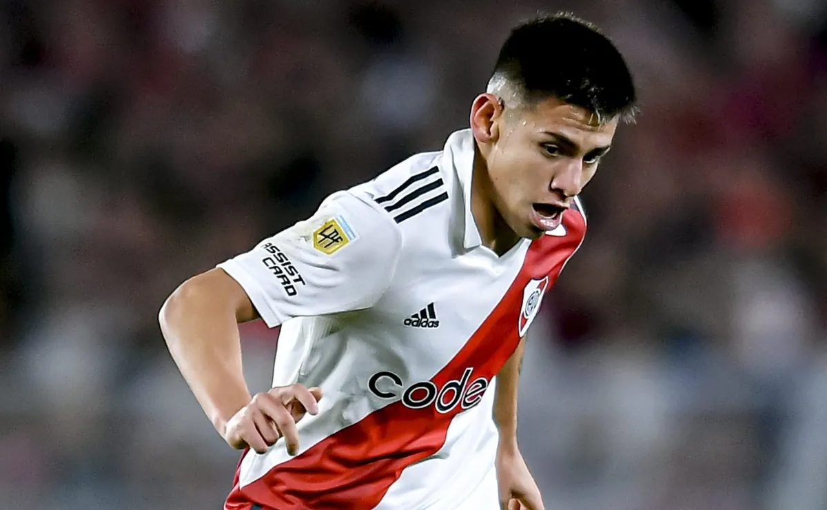 ¿Echeverri se quedará en River?