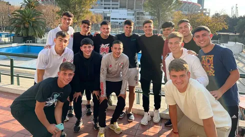 La foto de Julián con parte de los juveniles de la pensión millonaria.