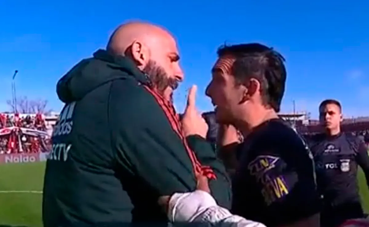 Pinola se enojó con Pablo González.