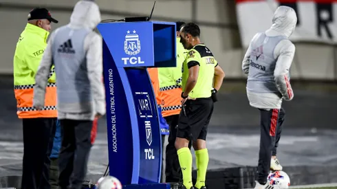 El VAR se utiliza en el fútbol argentino, pero no pudo terminar con las polémicas.
