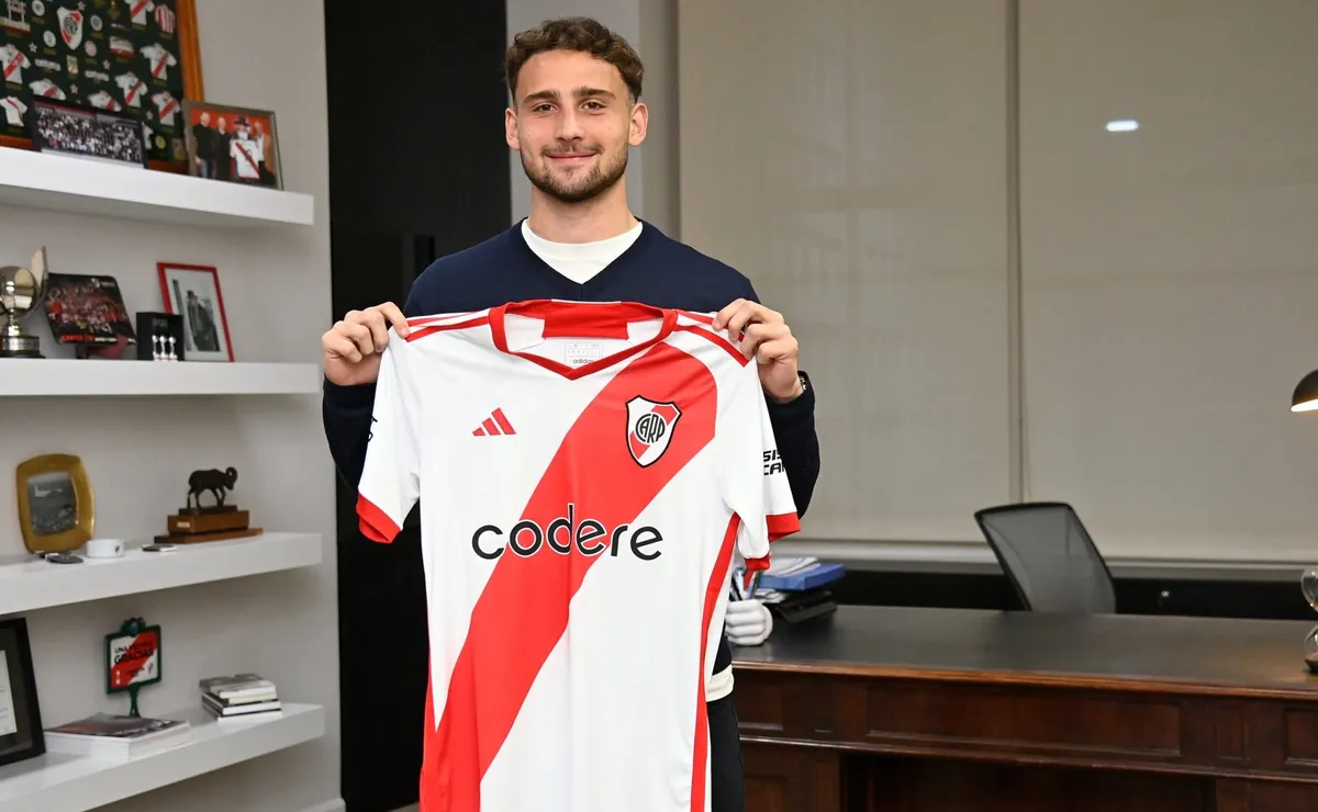 El uruguayo firmó su contrato hasta diciembre del 2026.