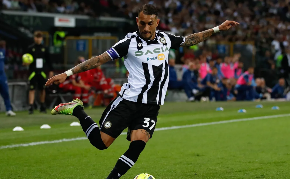 El ex-River sigue buscando club en Europa
