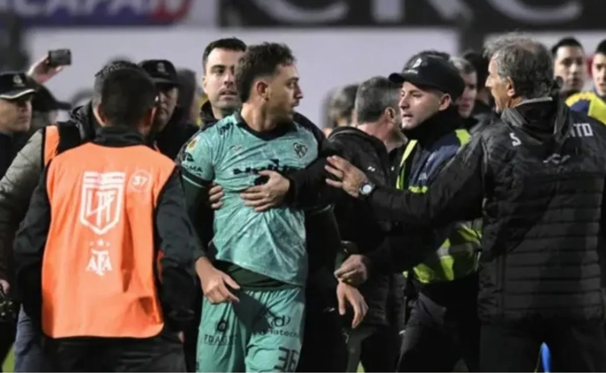 Nahuel Gallardo y su encontronazo con Benedetto en agosto de 2023.