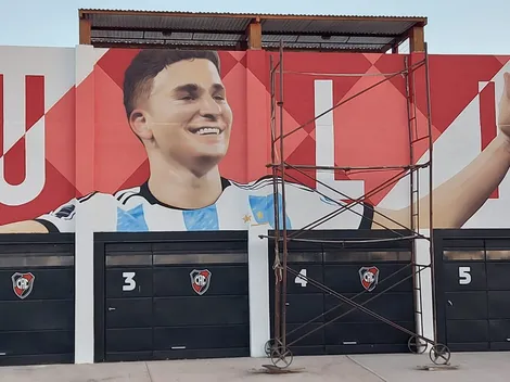 El imponente mural que le hicieron a Julián Álvarez en Calchín