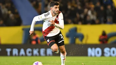 Santiago Simón iría de lateral derecho esta noche.