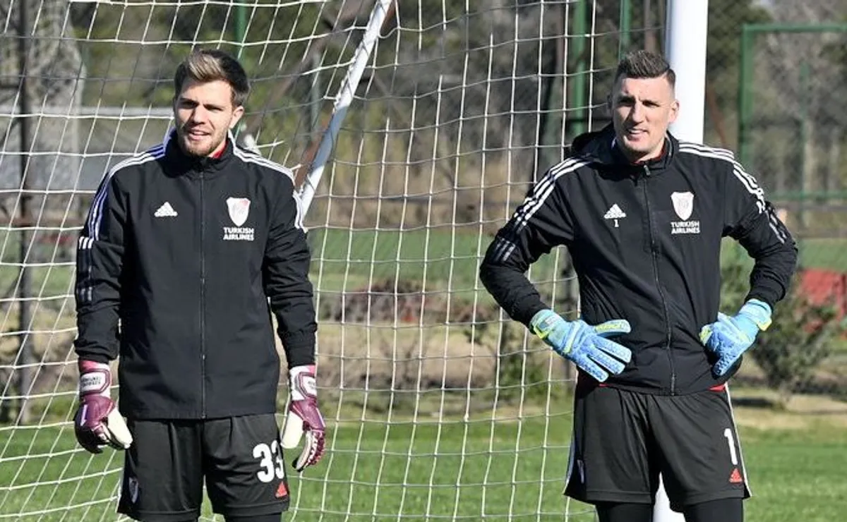 Centurión se va de River. Foto: Prensa River.