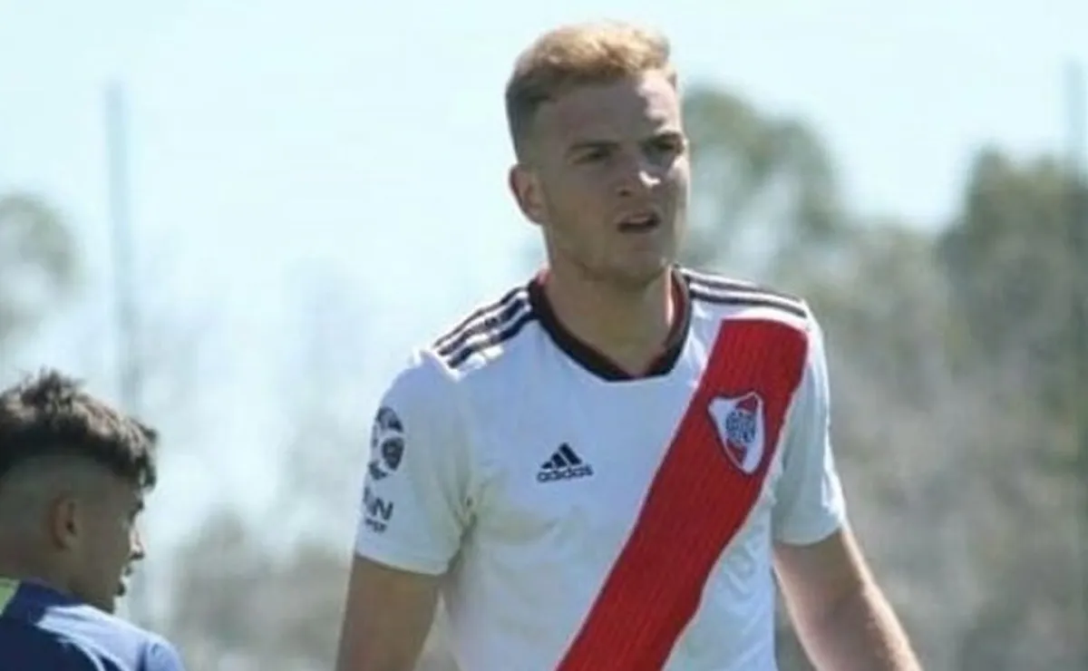 Gondou jugando en las inferiores de River