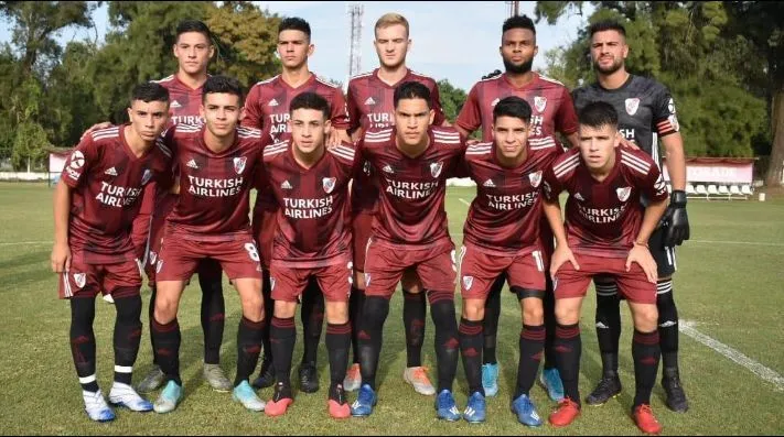 Franco Petroli; Franco Camargo, Augusto Aguirre, Thomas Gutiérrez, Santiago Montiel; Santiago Simón, Tomás Castro Ponce, Franco Alfonso; Tomás Galván;&nbsp;Luciano Gondou&nbsp;y Fabián Londoño. Los once del día en el que Gondou debutó en Reserva contra Atlético Tucumán, fue su único partido en la categoría con River.
