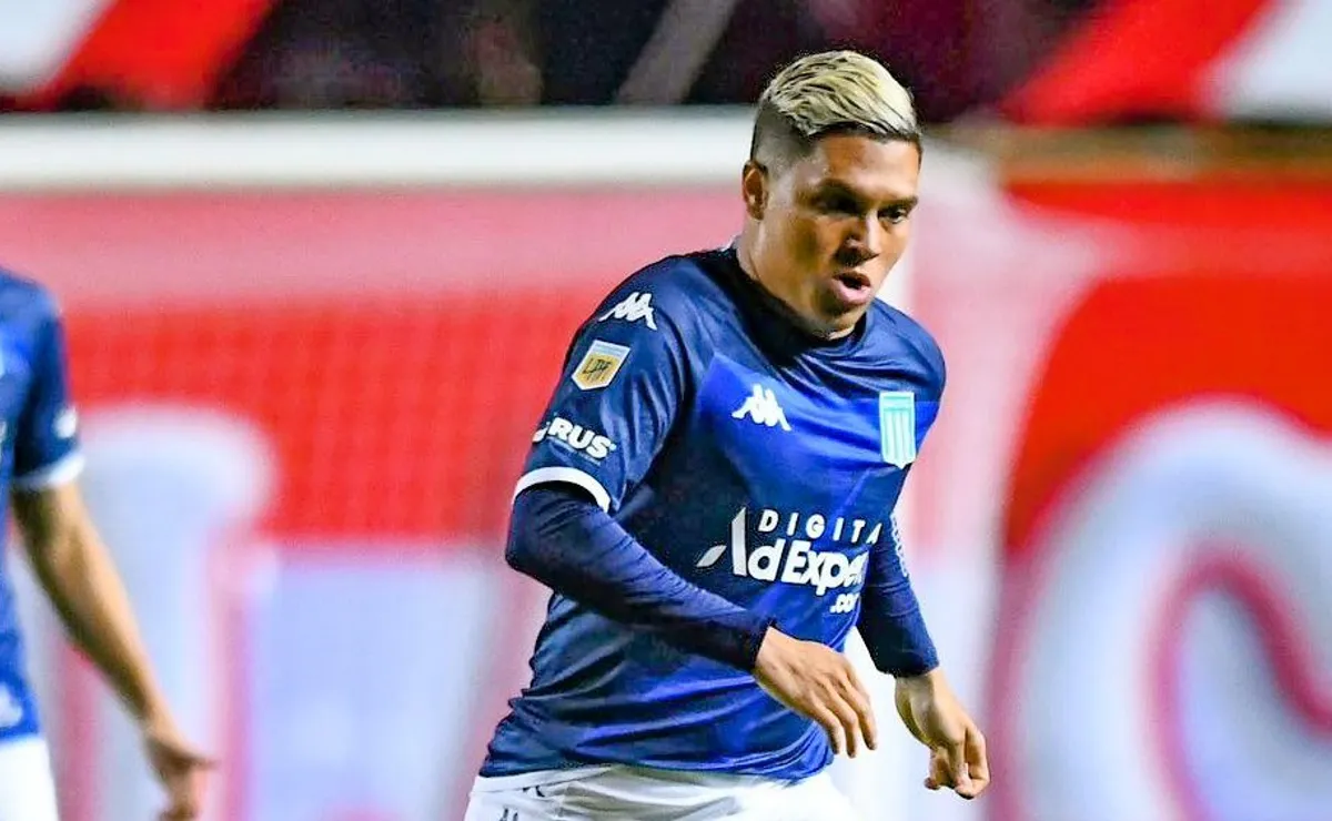 Juanfer hizo su debut en Racing y dejó algunas pinceladas