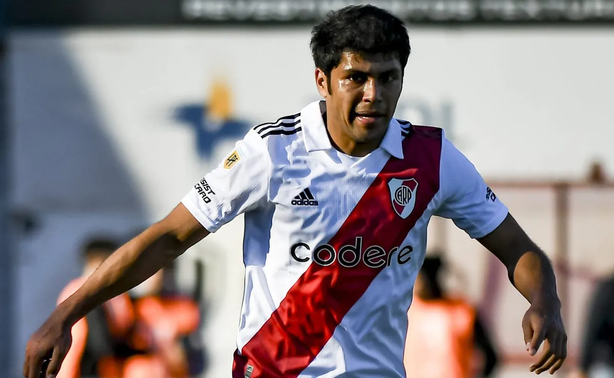El marcador central paraguayo está a un paso de jugar en Vélez