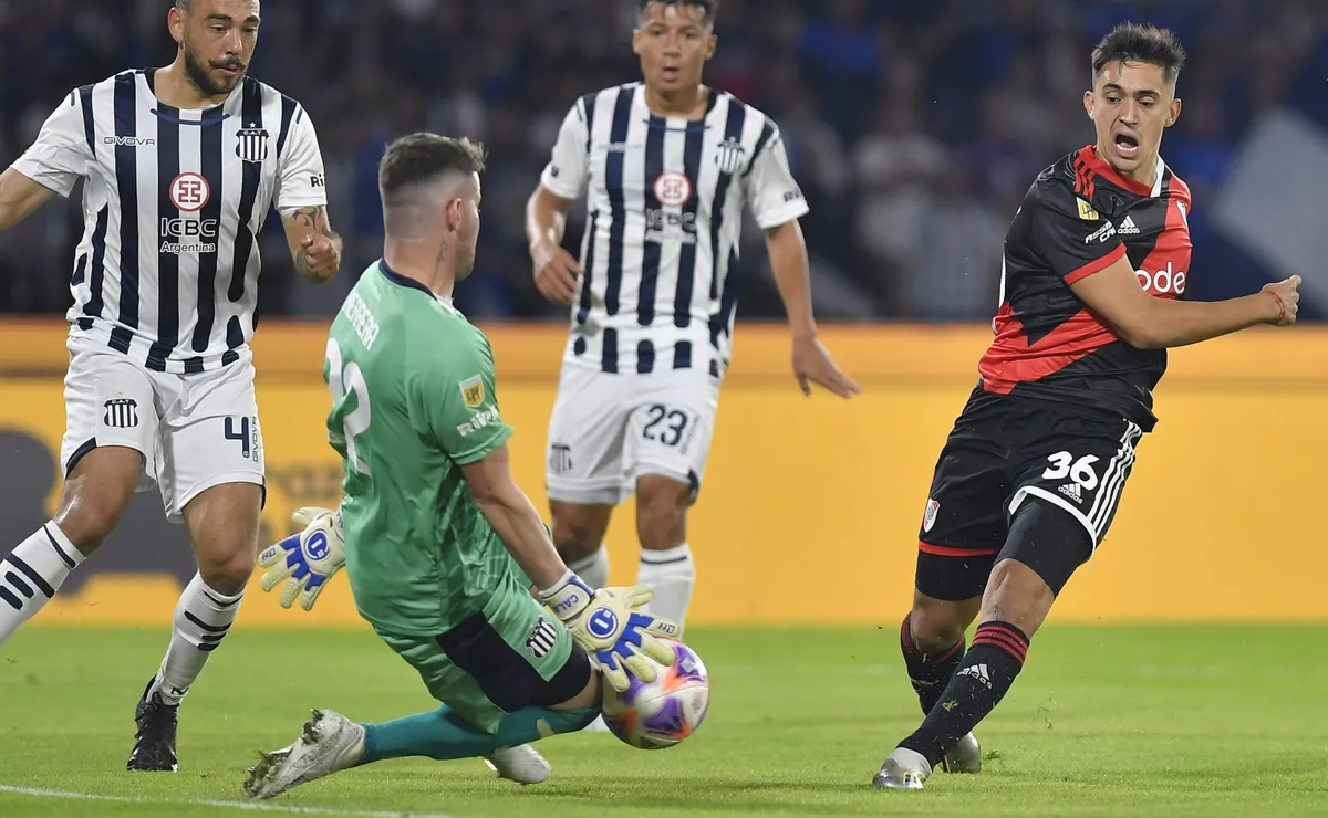 River buscará ponerse al día frente a Talleres en la Supercopa Internacional.