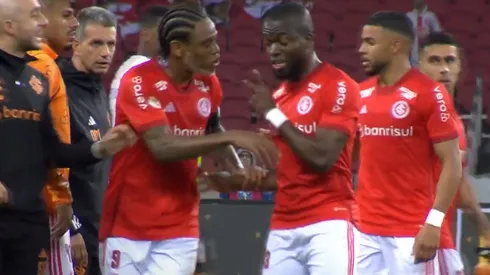 uiz Adriano anotó el empate agónico del Inter contra Corinthians y casi termina a las piñas con Valencia.