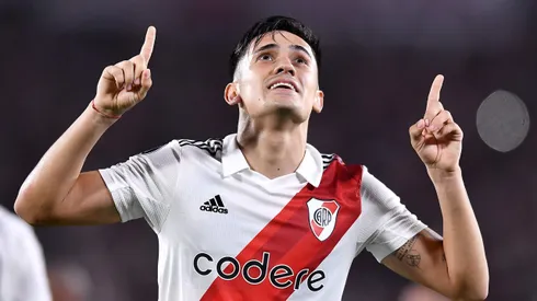 Doblete del Poeta para que dar vuelta el partido en Núñez.