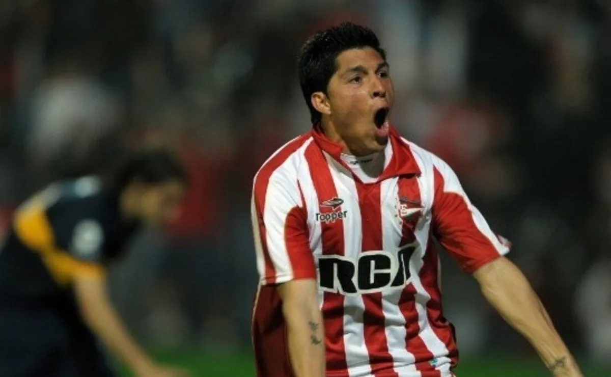 El gol de Enzo Pérez a Boca en 2009