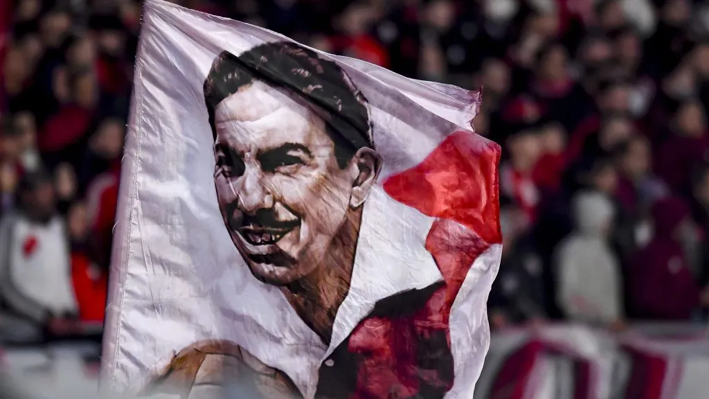 La bandera de Ángelito, símbolo del gen riverplatense.