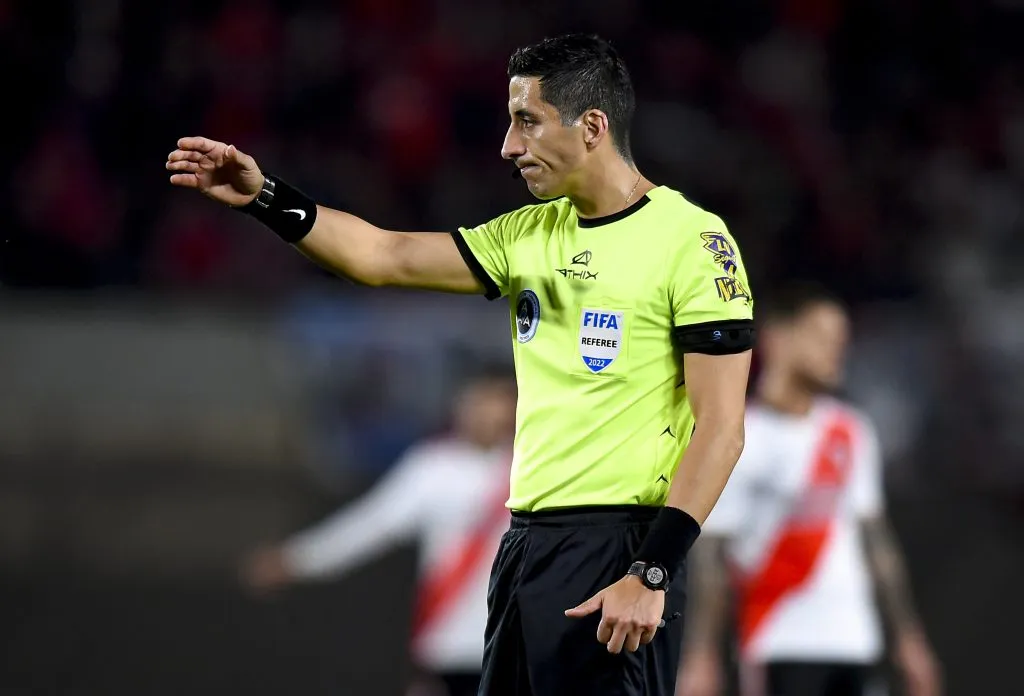 Yael Falcón Pérez será el árbitro del Superclásico.