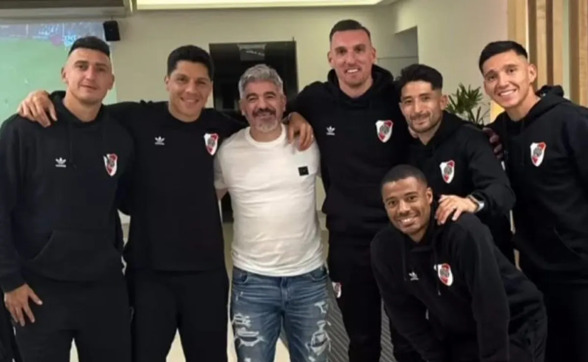 El Burrito Ortega visitó la concentración y le dejó un mensaje a los jugadores