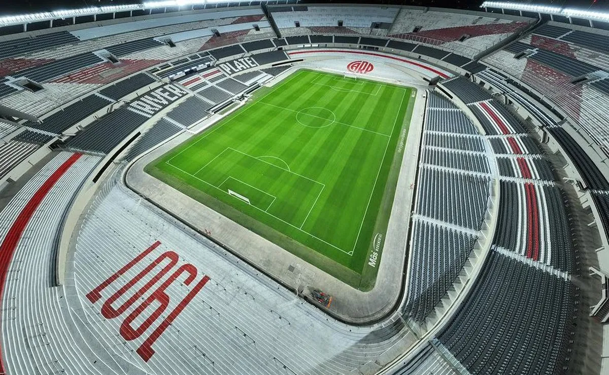 El Monumental ya encara la colocación de las últimas plateas