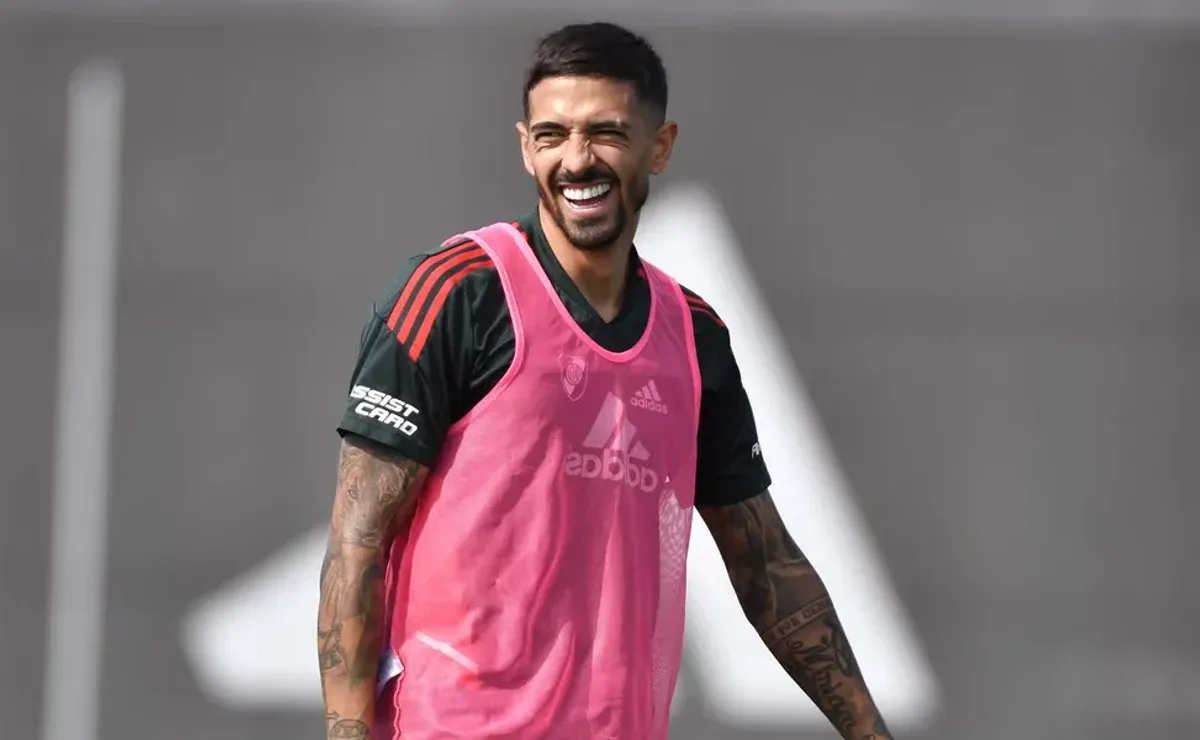 La felicidad de Manu Lanzini, que será papá por tercera vez.