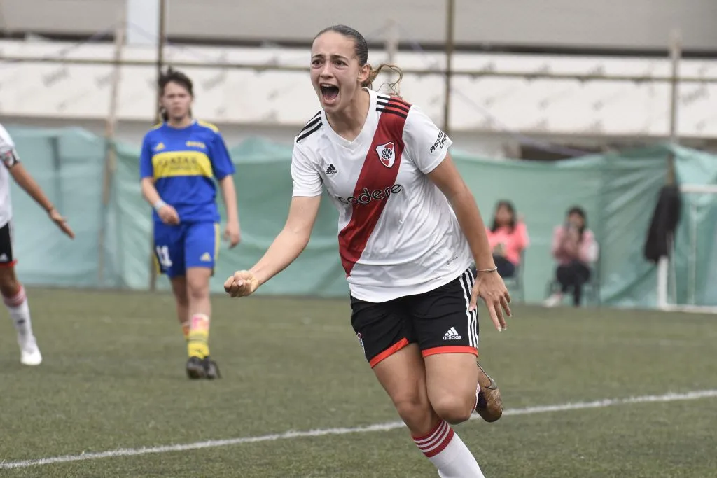 Delfina Lombardi festejó su golazo en el superclásico (Foto: Prensa River)