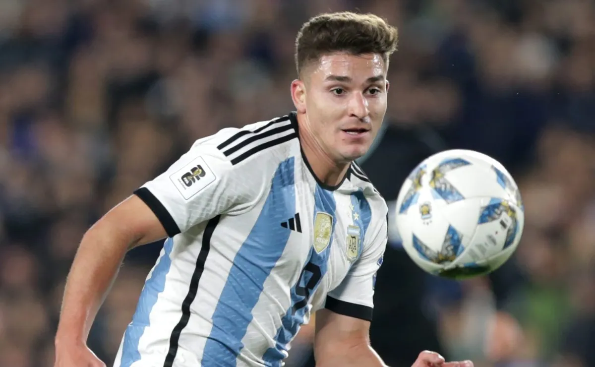 Julián Álvarez es otra vez titular en la Scaloneta.