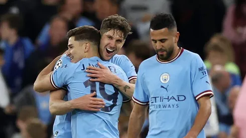 Julián junto a Stones.