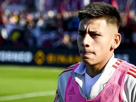 Con la de River a todos lados: el Diablito se vistió de gala y recibió un tirón de orejas de su novia