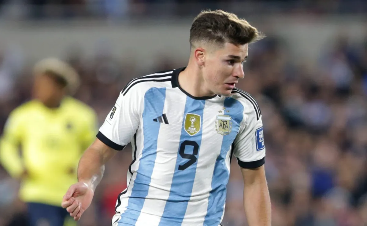 Julián Álvarez titular en Argentina.