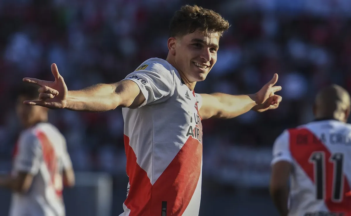 Julián Álvarez volverá a estar de visita en el Estadio Monumental.