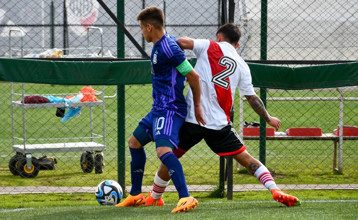Una imagen inédita: el Diablito enfrentando a River.