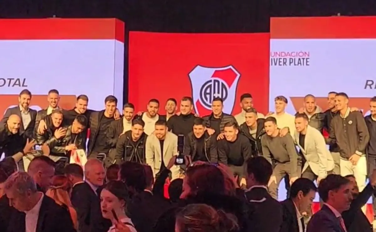 La foto grupal y el mensaje de unidad entre plantel y cuerpo técnico.