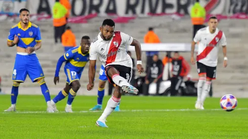 La pelota que usó Borja, el objeto más valioso de la subasta.
