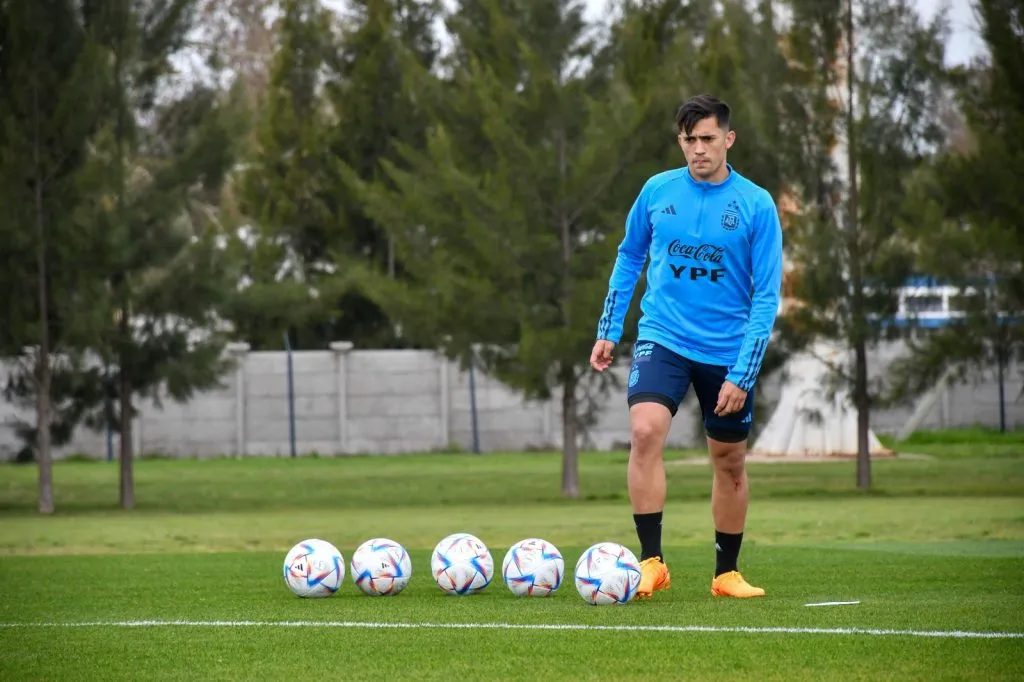 Pablo Solari en acción con la Sub 23 en su primer entrenamiento.