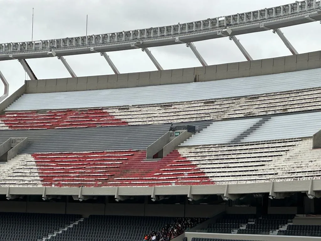 En paralelo, continúa la impermeabilización de la San Martín Alta para la posterior colocación de butacas.