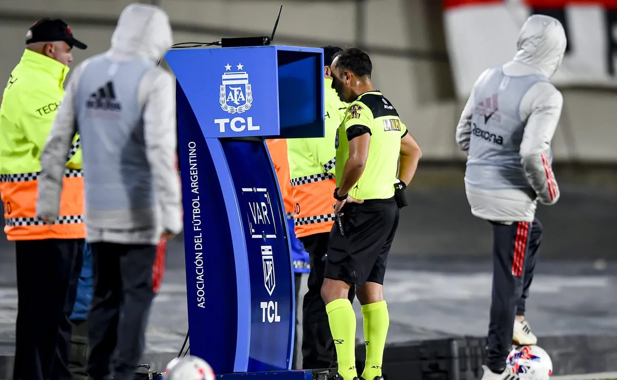 Darío Herrera había dirigido el último superclásico y ninguno de los dos clubes lo quería.