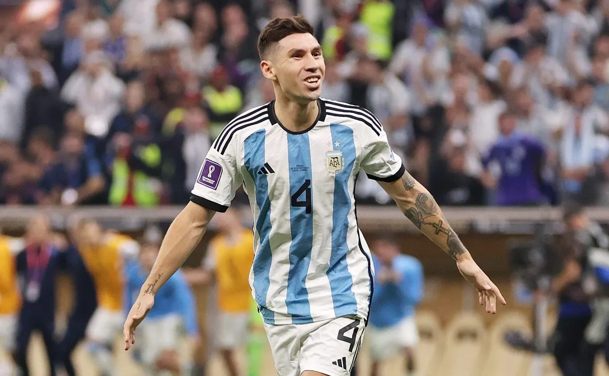 Gonzalo Montiel tras convertir el penal más importante de la historia de la Selección.