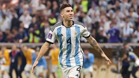 Gonzalo Montiel tras convertir el penal más importante de la historia de la Selección.