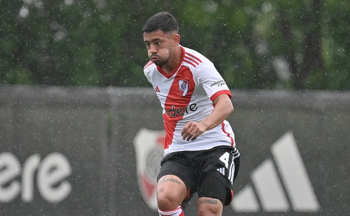 Enzo Aguirre debutó en la Reserva. (Foto: Prensa River).