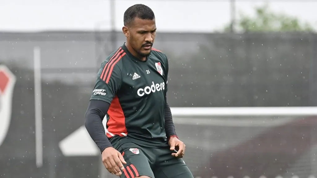 Salomón Rondón tiene contrato hasta el 31 de diciembre de 2025 con River y deberá traer una oferta para que lo liberen.